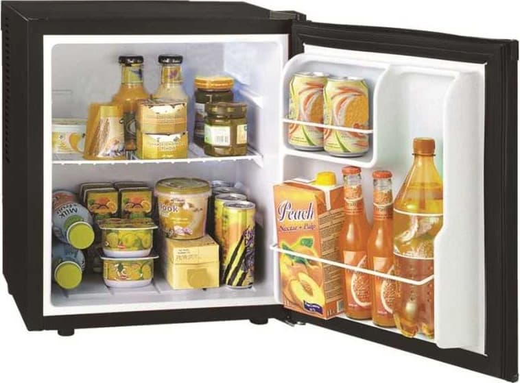 Minibar Sirge da 38 litri nero con la porta aperta, fotografia ufficiale